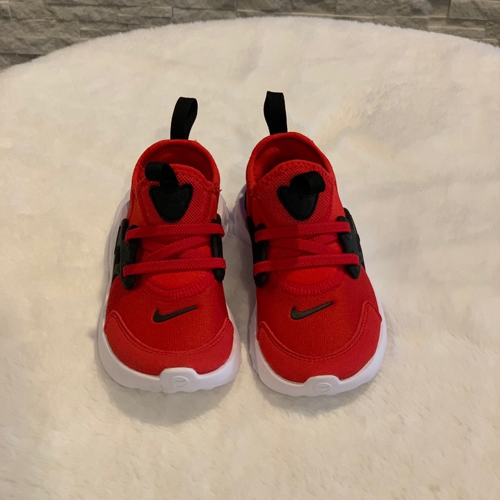 Nike sneakers for toddler. Barely worn. Size 10